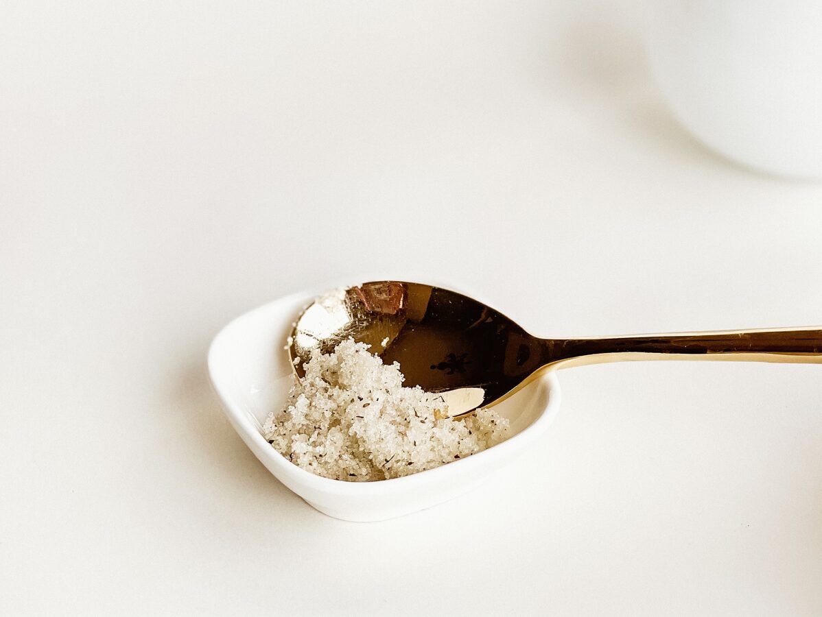 Sāls vai cukura skrubis – kurš labāks?